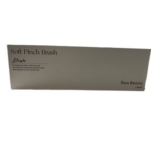 Rare Beauty Soft Pinch Blush Brush – Dual-Fiber Angled Makeup Brush